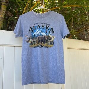SMALL Alaska Animal Nature T-Shirt